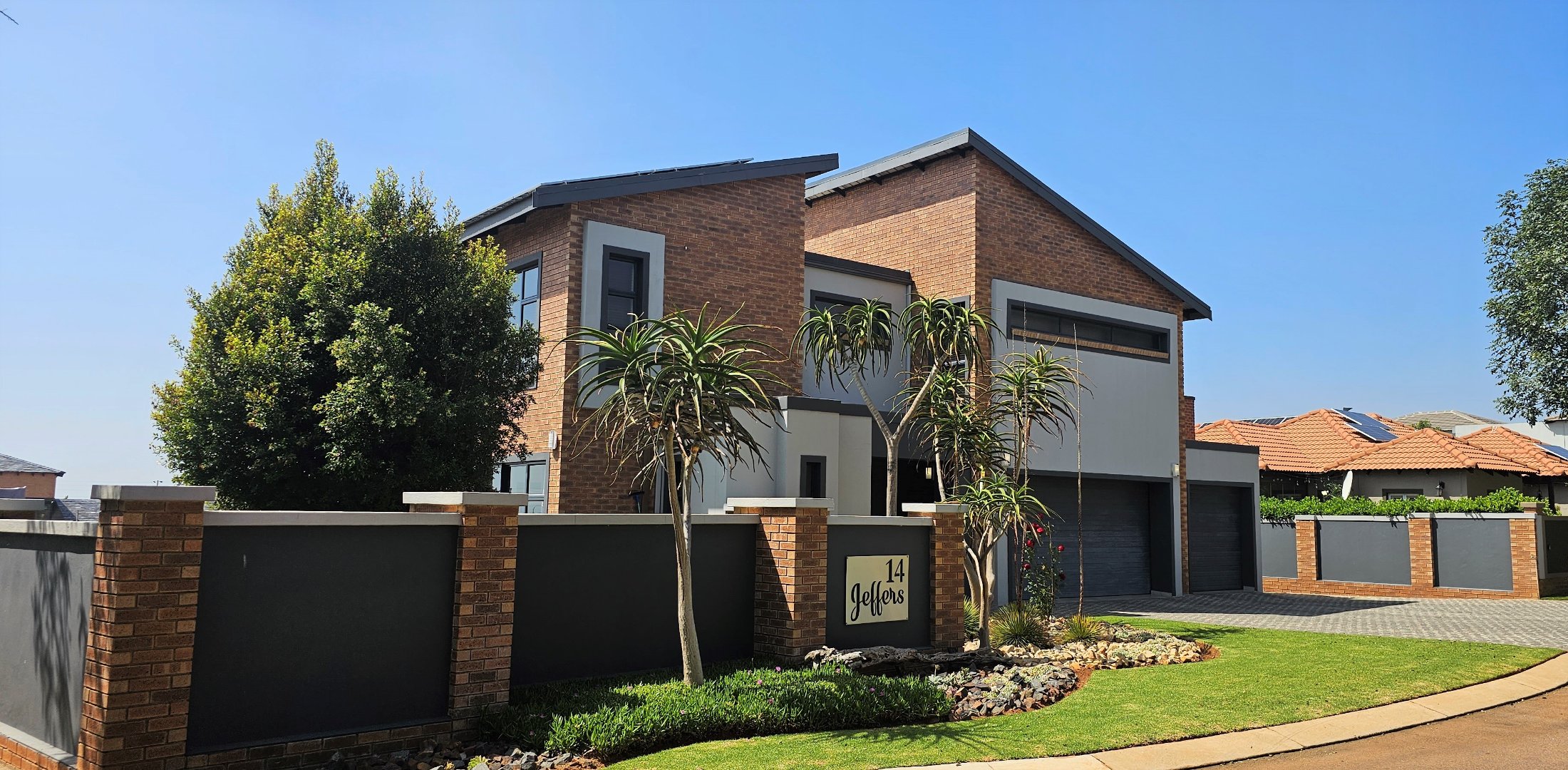 4 Bedroom House For Sale in Midstream Hill Estate RE/MAX™ of Southern