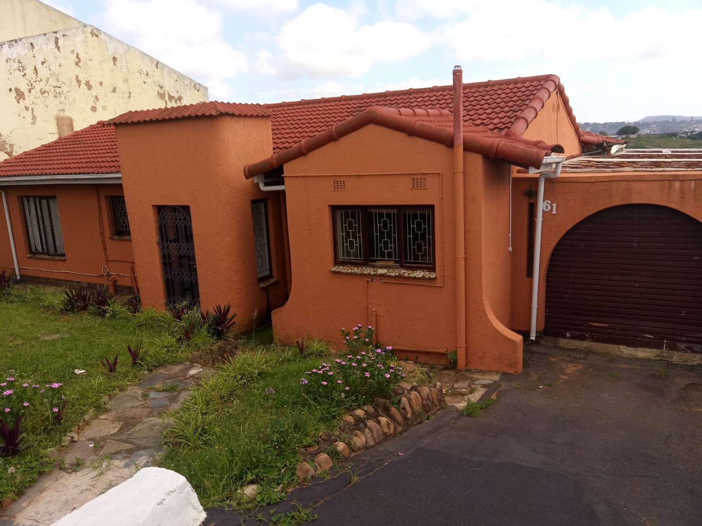 3 Bedroom House For Sale in Burlington Heights RE/MAX™ of Southern Africa