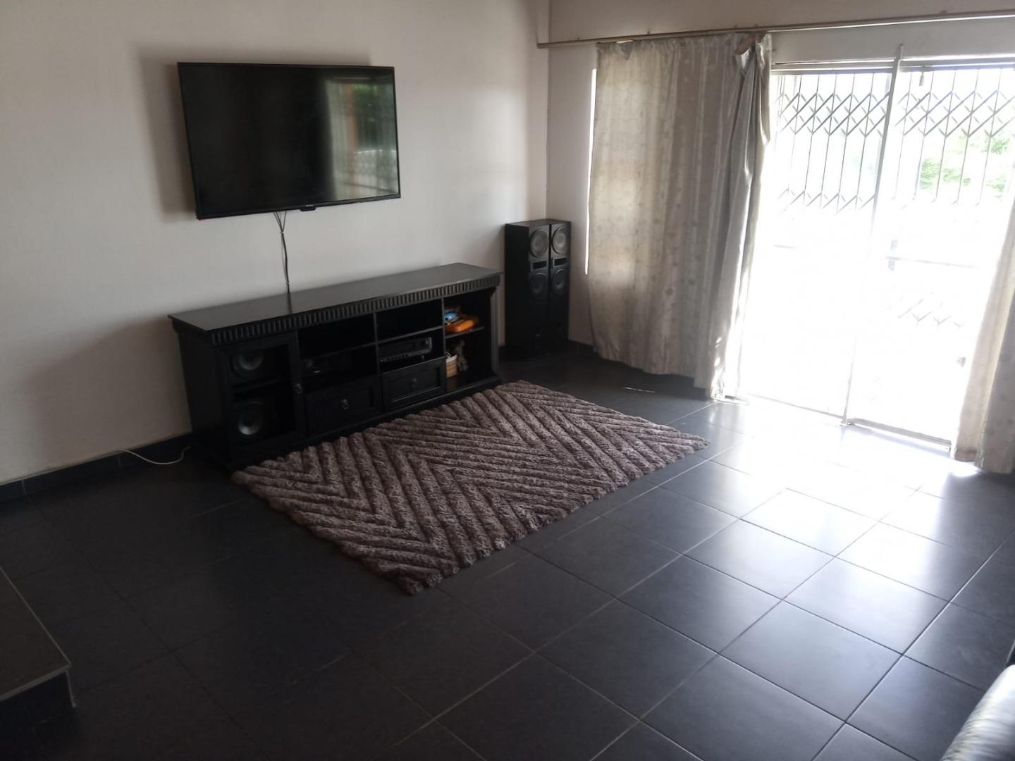 3 Bedroom House For Sale in Burlington Heights RE/MAX™ of Southern Africa