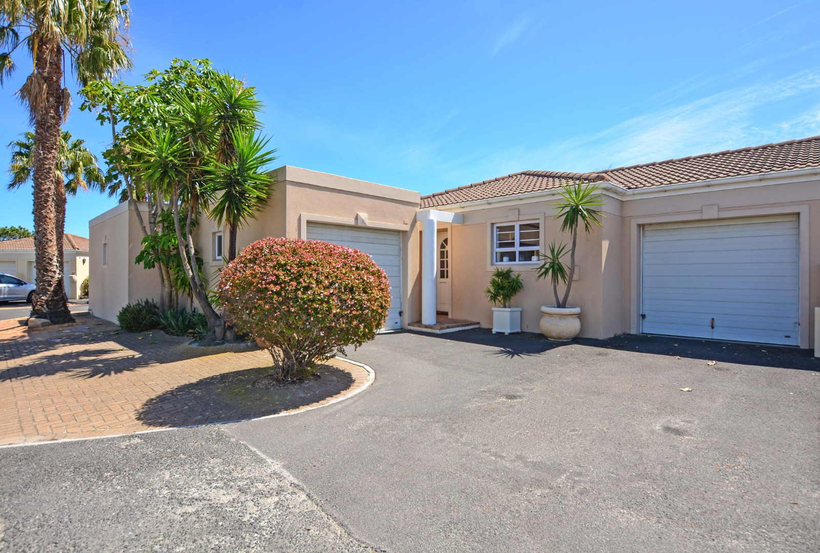 2 Bedroom House For Sale in Sunningdale RE/MAX™ of Southern Africa