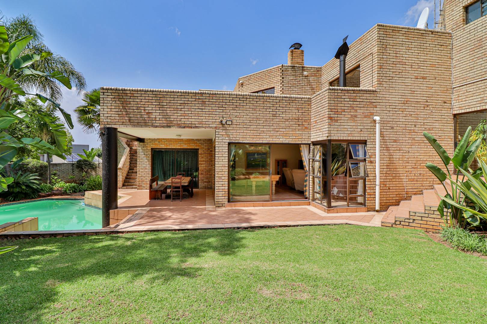 5 Bedroom House For Sale in Lonehill RE/MAX™ of Southern Africa