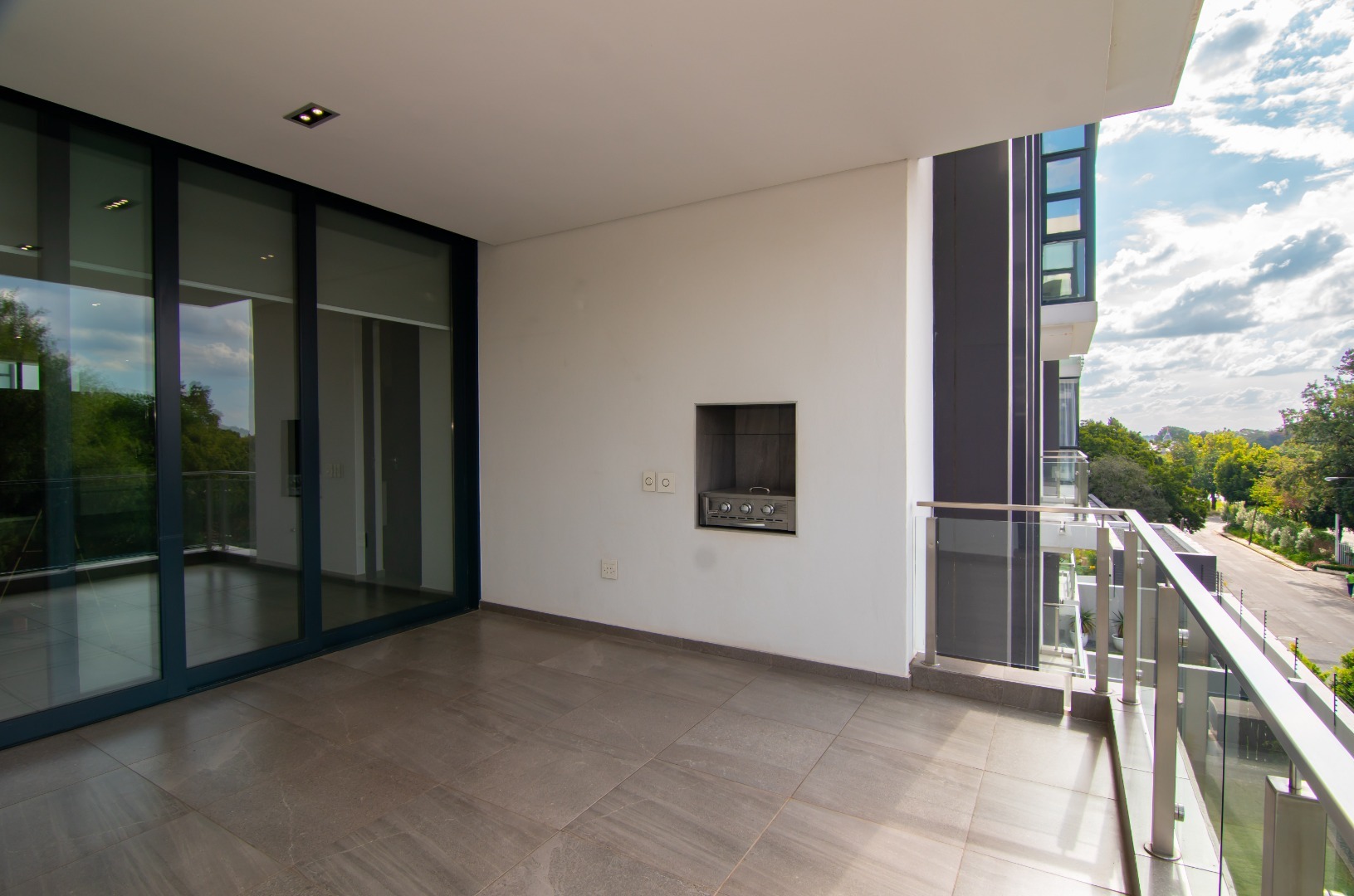 2 Bedroom Apartment / Flat To Rent in Dunkeld West RE/MAX™ of