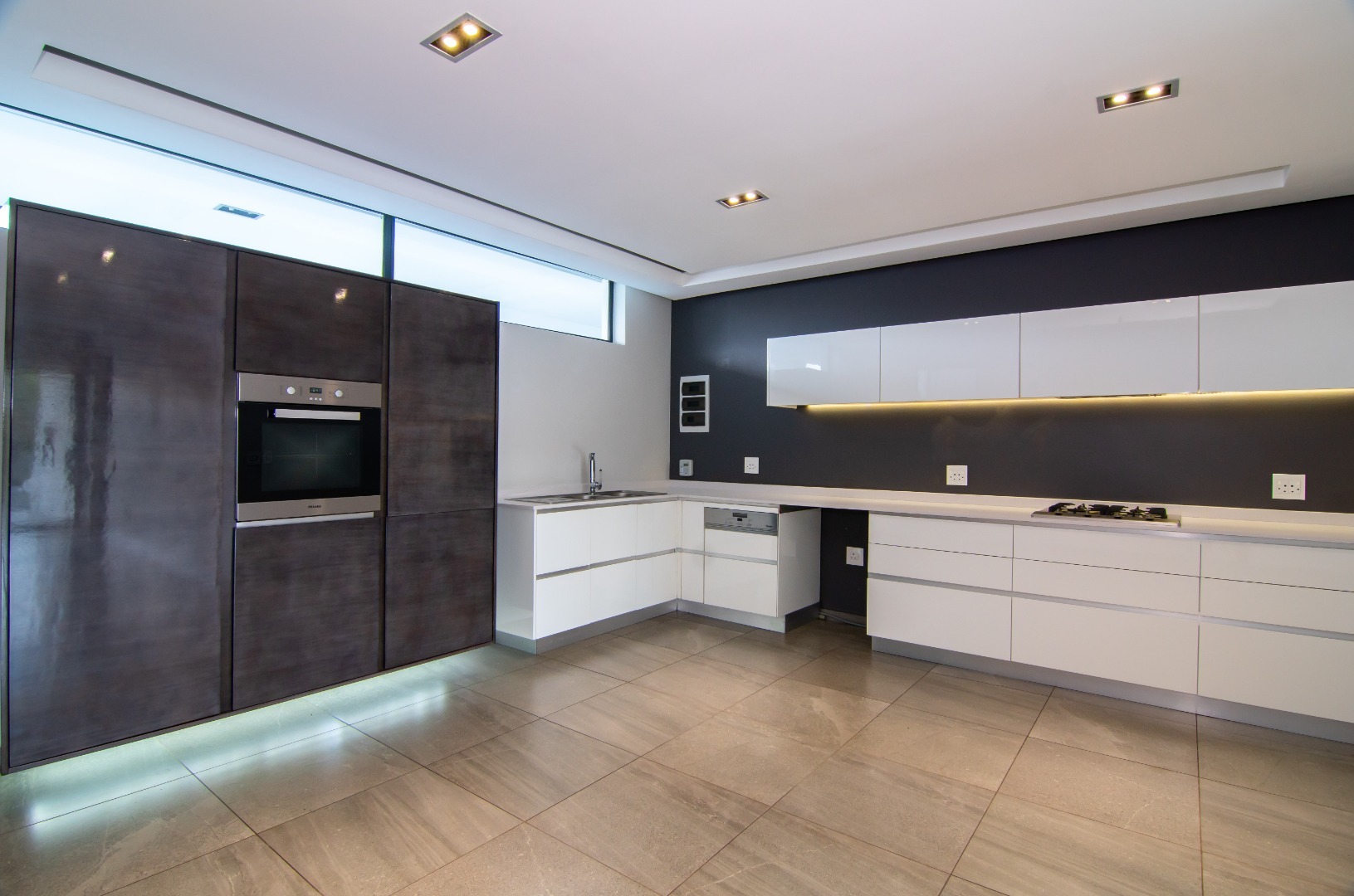 2 Bedroom Apartment / Flat To Rent in Dunkeld West RE/MAX™ of