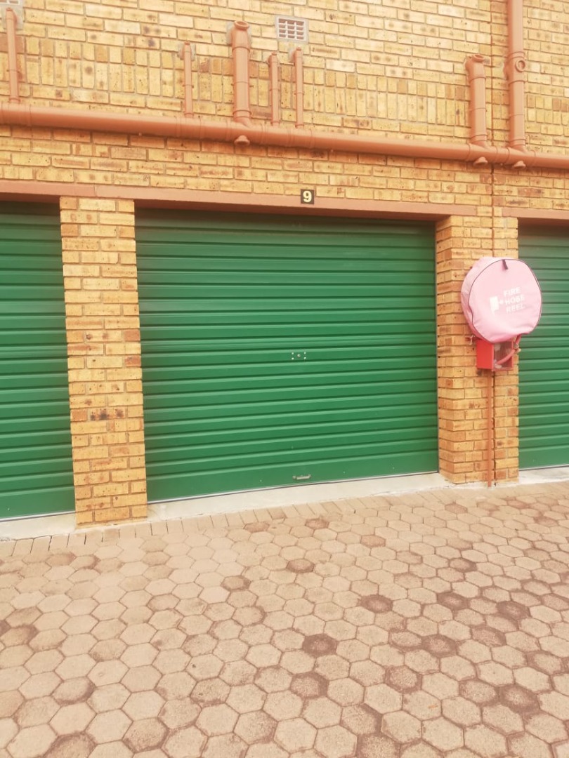 2 Bedroom Apartment / Flat To Rent in Noordheuwel RE/MAX™ of Southern