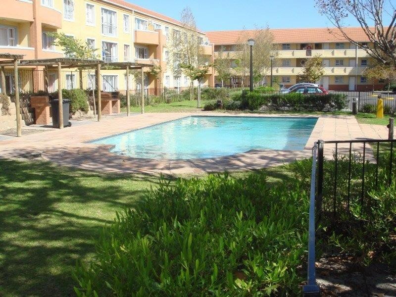 2 Bedroom Apartment / Flat For Sale in Pinelands RE/MAX™ of Southern