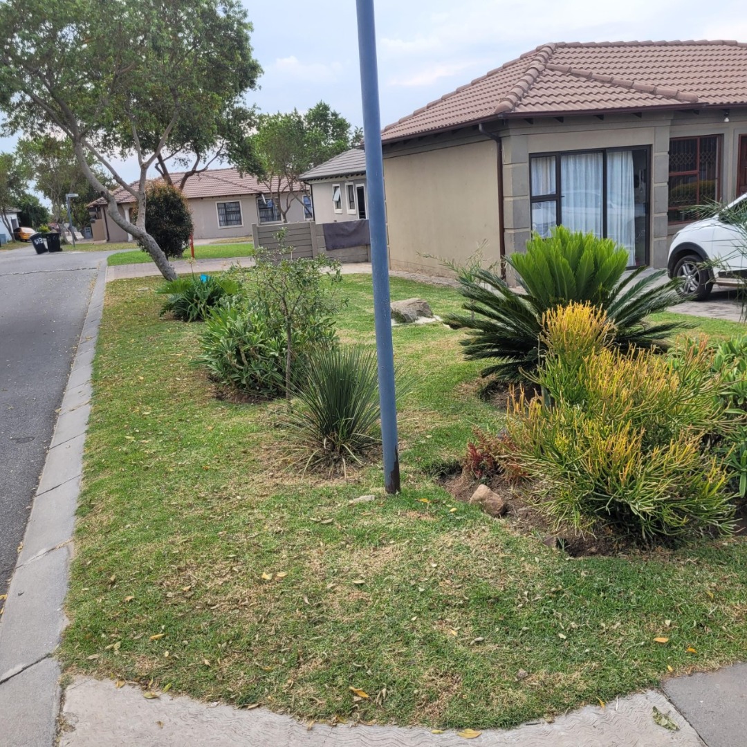 2 Bedroom House For Sale in Waterfall RE/MAX™ of Southern Africa