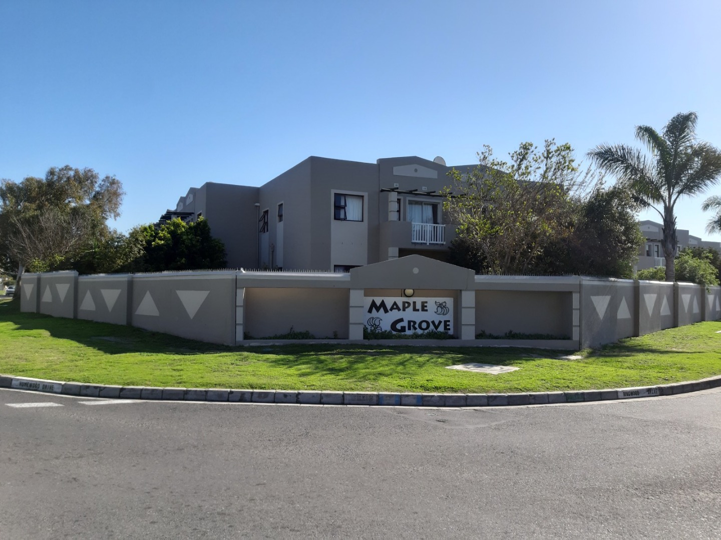 2 Bedroom Apartment / Flat To Rent in Parklands RE/MAX™ of Southern