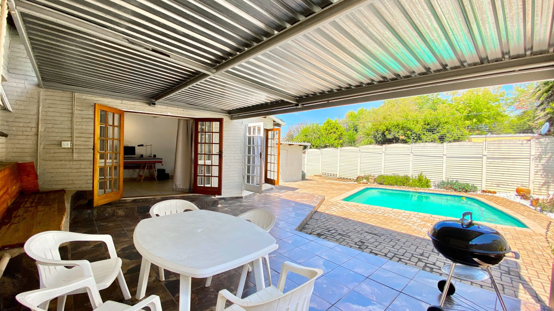 2 Bedroom House For Sale in Blairgowrie RE/MAX™ of Southern Africa