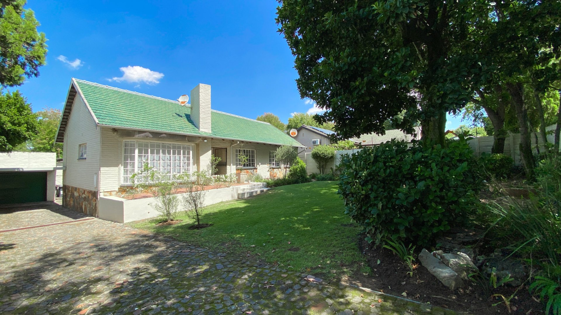 2 Bedroom House For Sale in Blairgowrie RE/MAX™ of Southern Africa