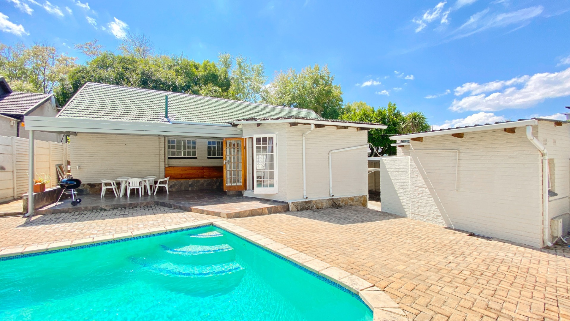 2 Bedroom House For Sale in Blairgowrie RE/MAX™ of Southern Africa