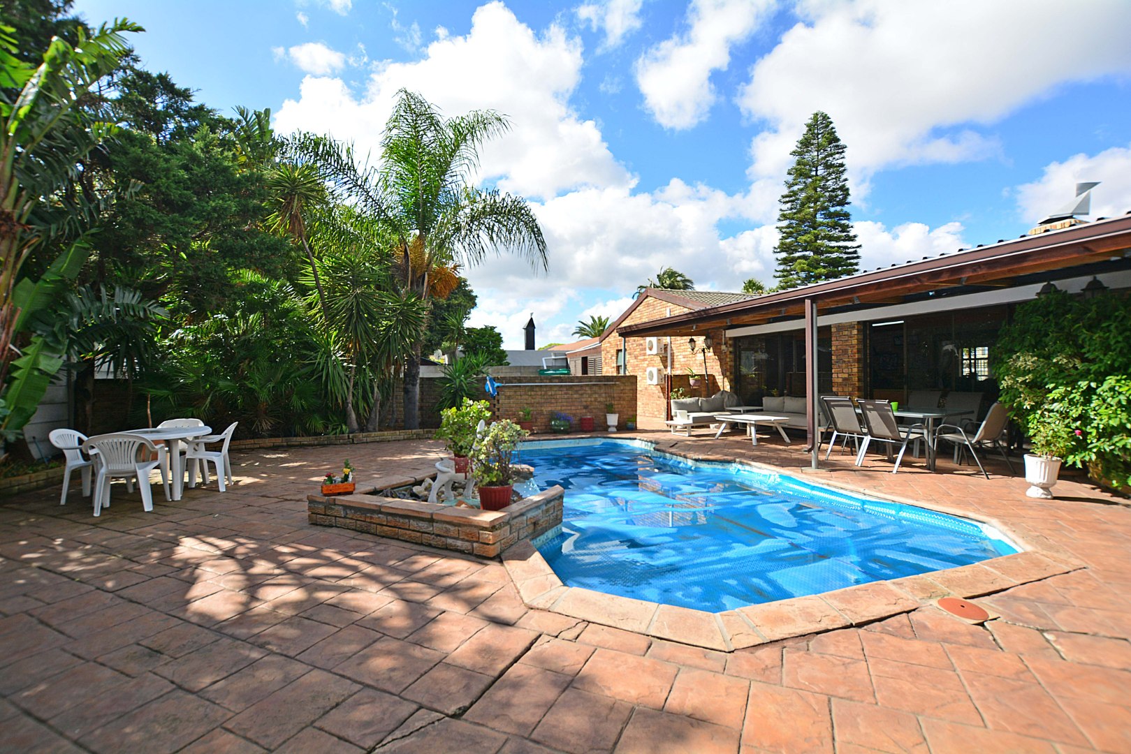 4 Bedroom House For Sale in Flamingo Vlei RE/MAX™ of Southern Africa