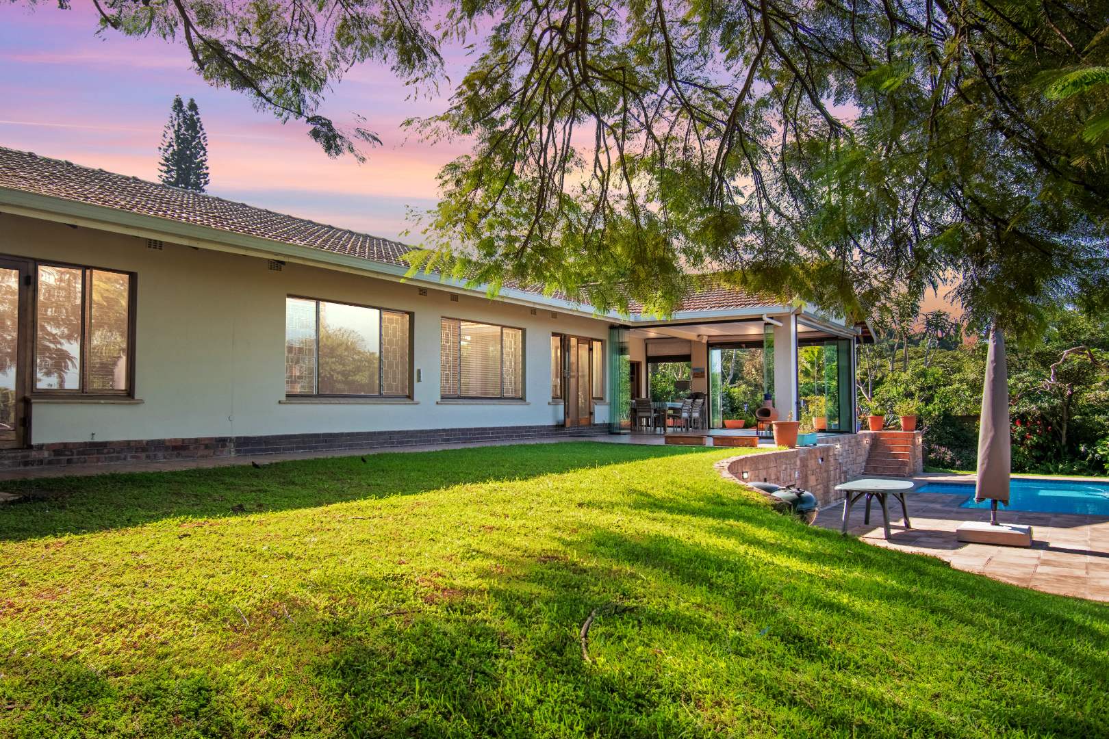 4 Bedroom House For Sale in Dawncrest RE/MAX™ of Southern Africa