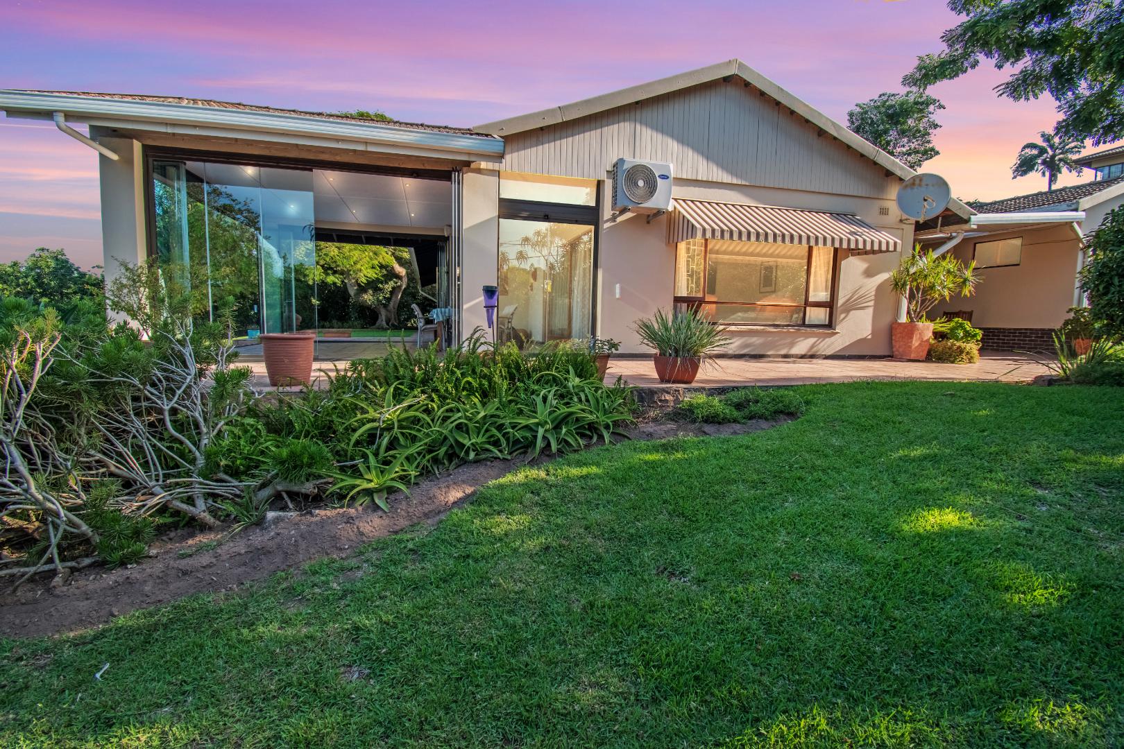 4 Bedroom House For Sale in Dawncrest RE/MAX™ of Southern Africa