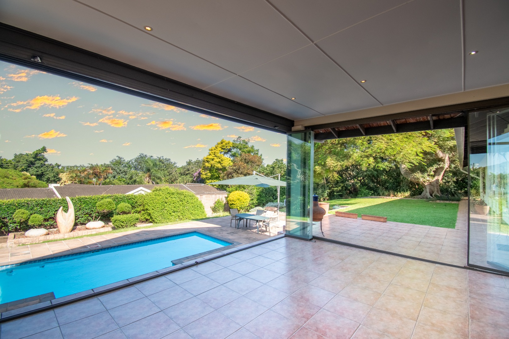 4 Bedroom House For Sale in Dawncrest RE/MAX™ of Southern Africa