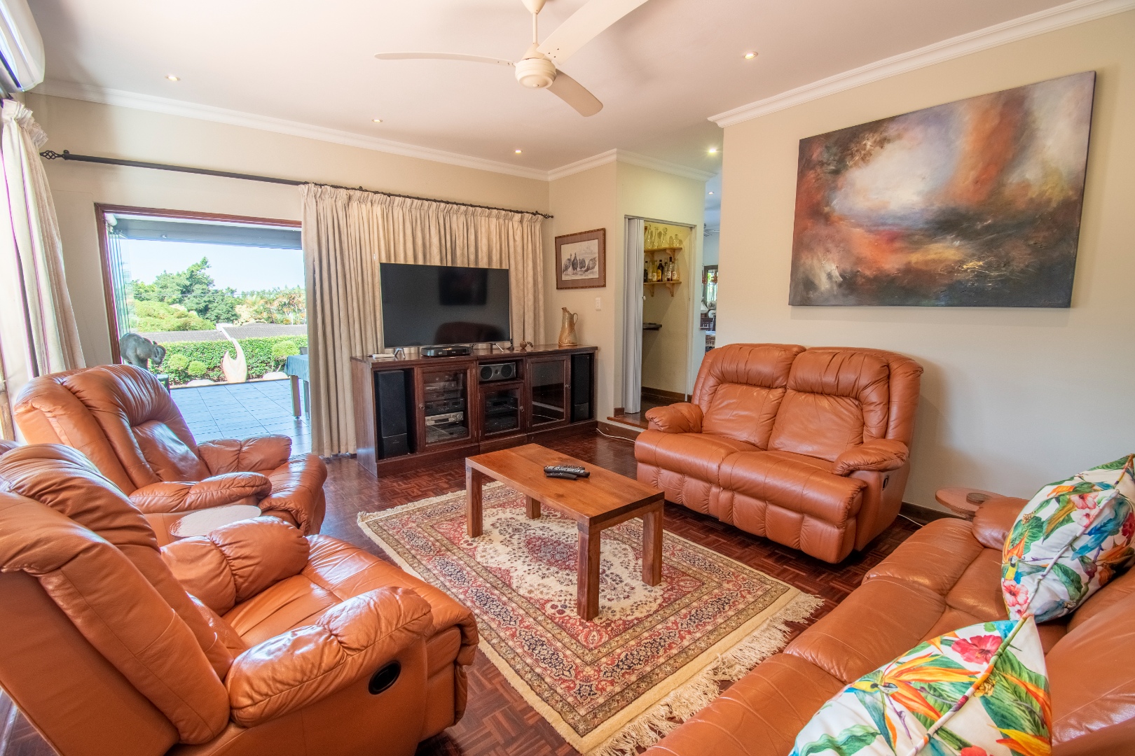 4 Bedroom House For Sale in Dawncrest RE/MAX™ of Southern Africa