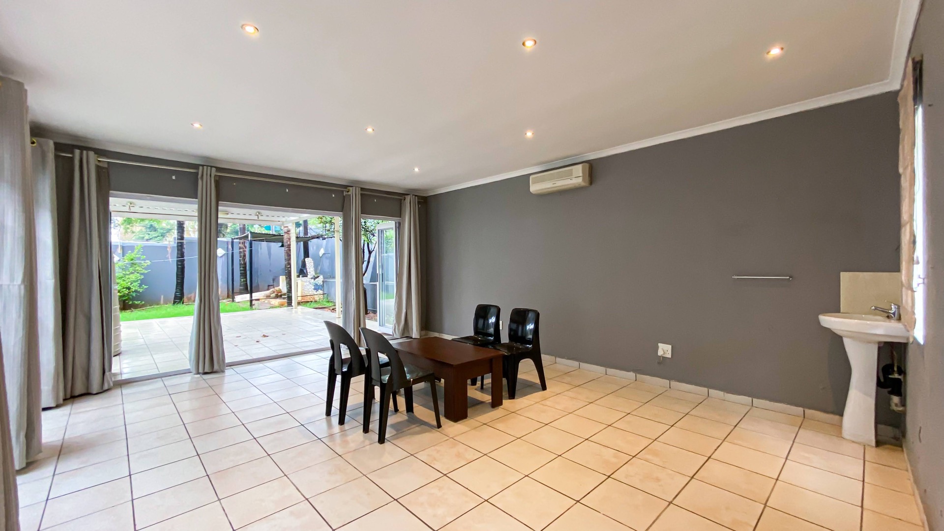 7 Bedroom House For Sale in Auckland Park RE/MAX™ of Southern Africa