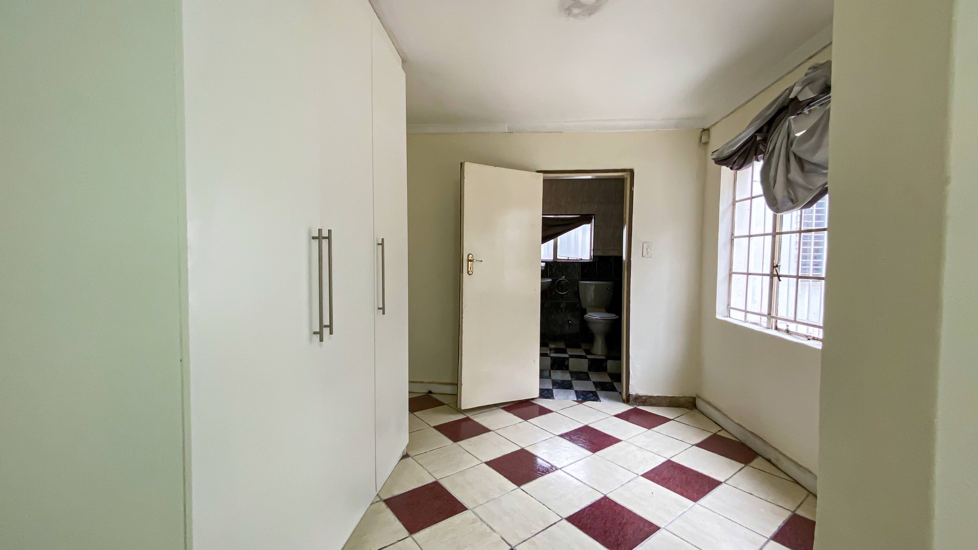 7 Bedroom House For Sale in Auckland Park RE/MAX™ of Southern Africa