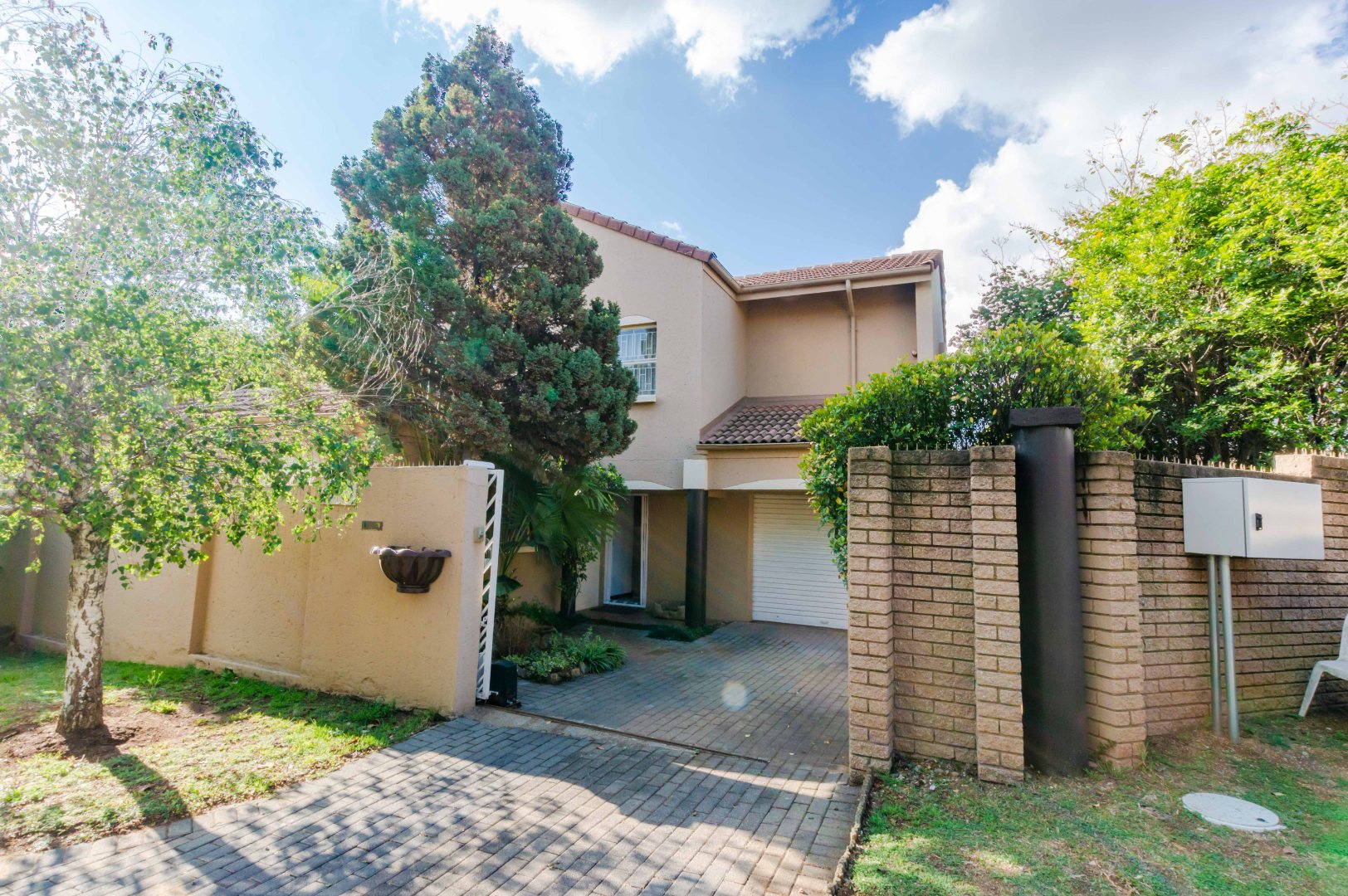 3 Bedroom House For Sale in Dowerglen Ext 3 RE/MAX™ of Southern Africa