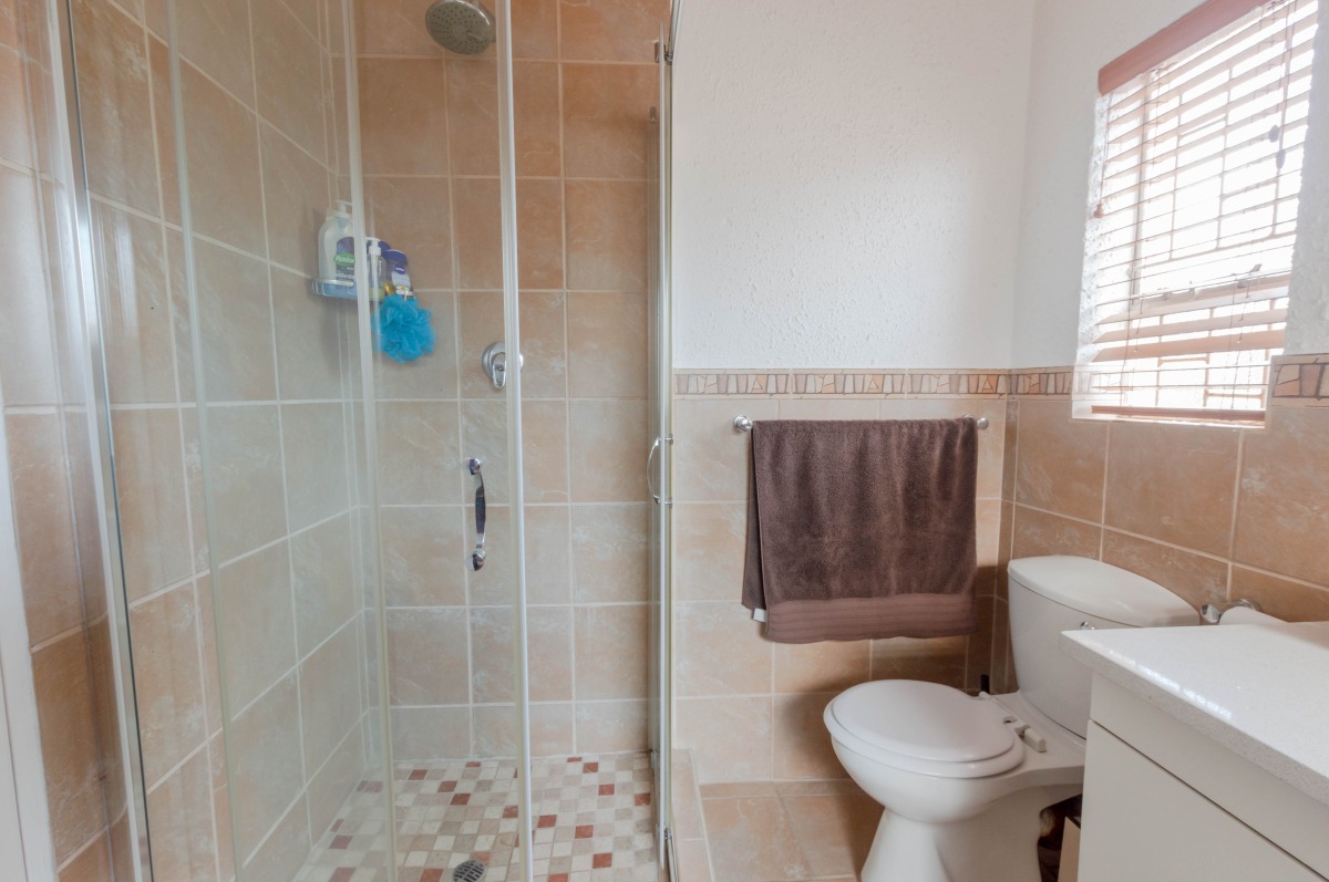 3 Bedroom House For Sale in Dowerglen Ext 3 RE/MAX™ of Southern Africa