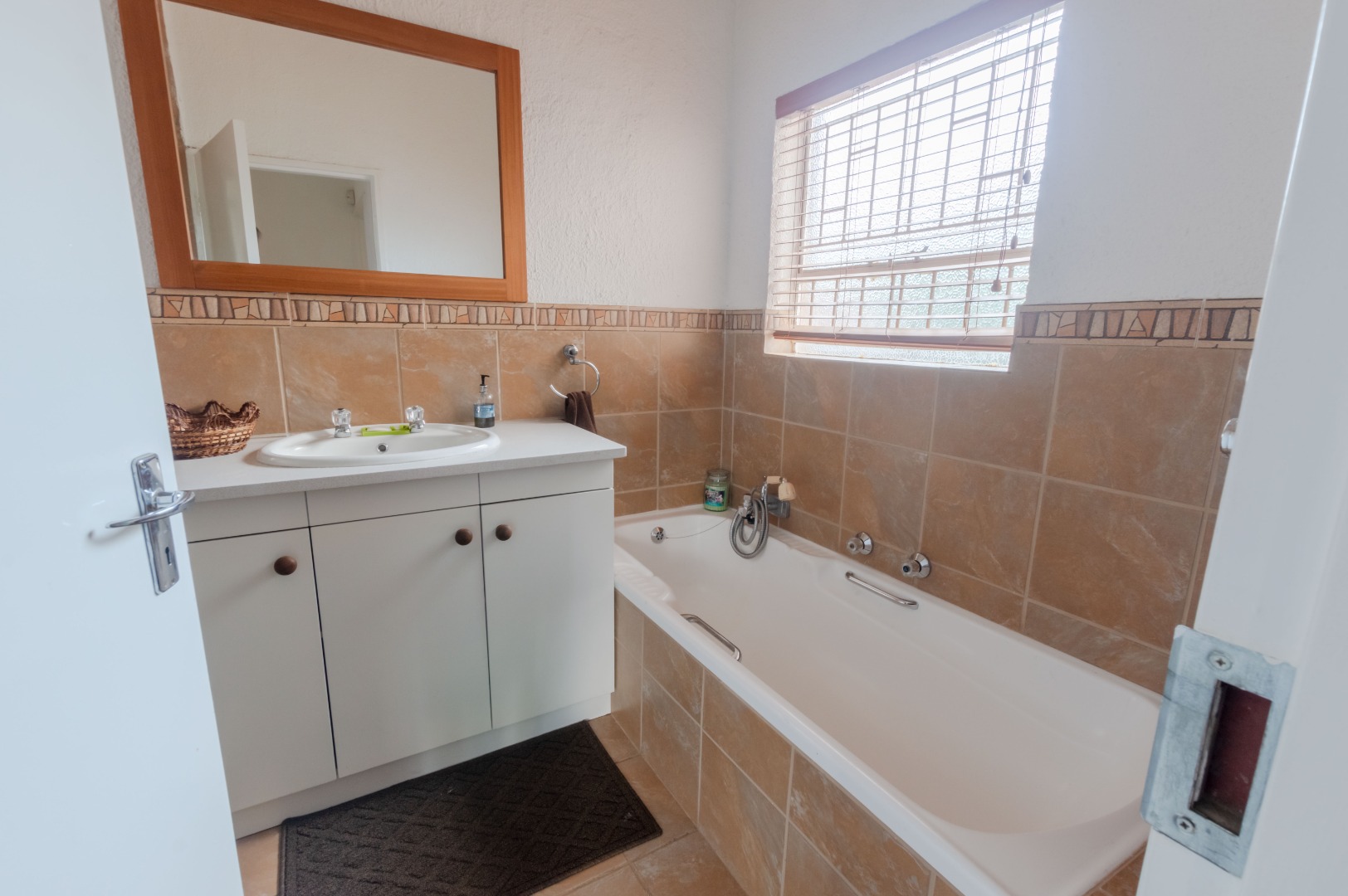 3 Bedroom House For Sale in Dowerglen Ext 3 RE/MAX™ of Southern Africa