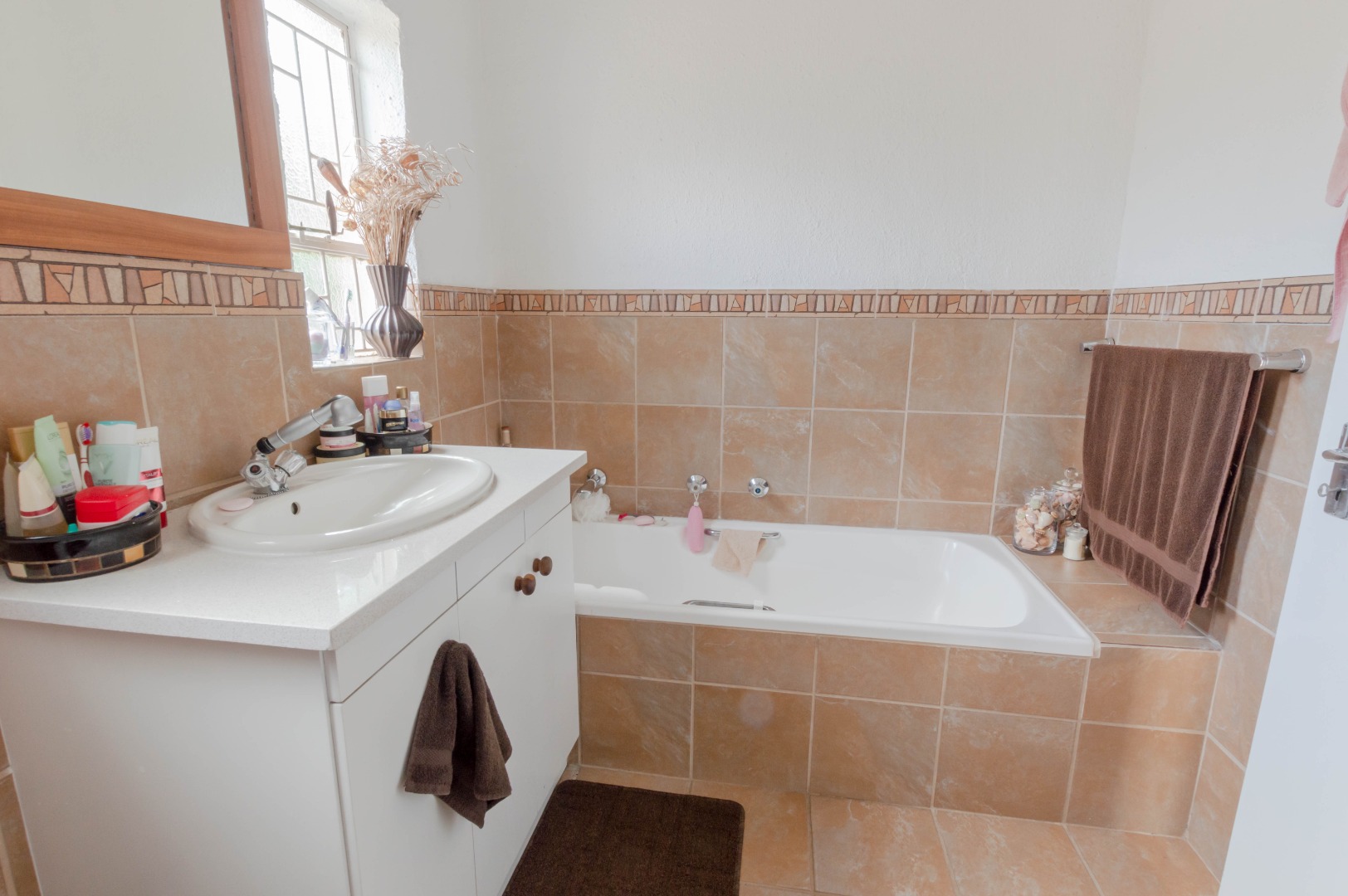 3 Bedroom House For Sale in Dowerglen Ext 3 RE/MAX™ of Southern Africa