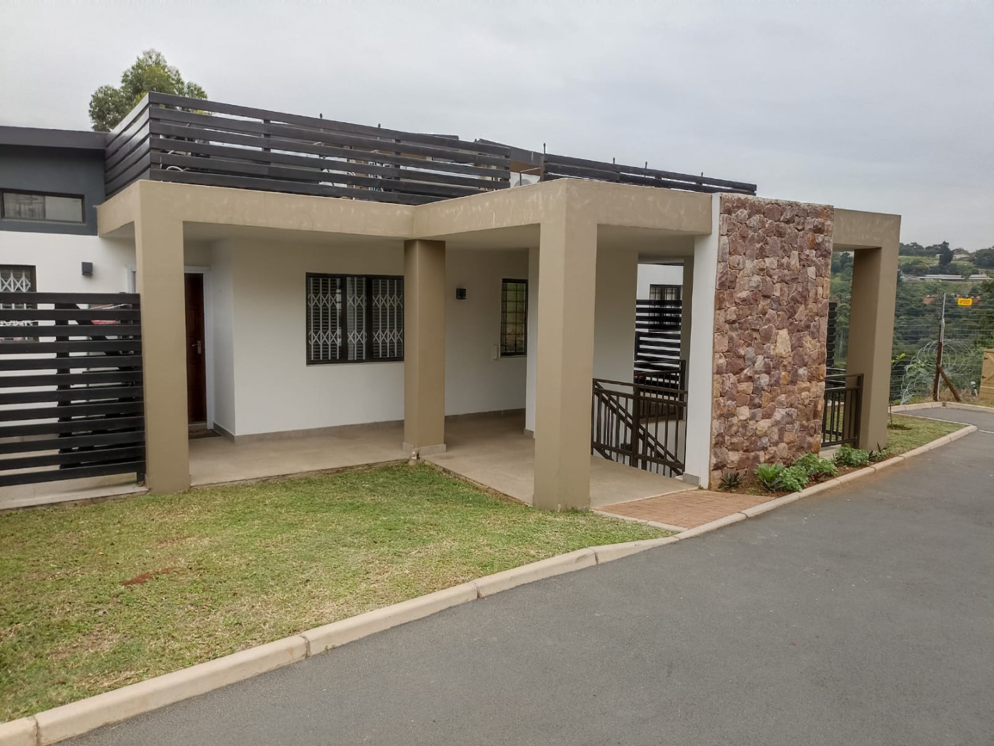 2 Bedroom Apartment / Flat To Rent in Waterfall RE/MAX™ of Southern