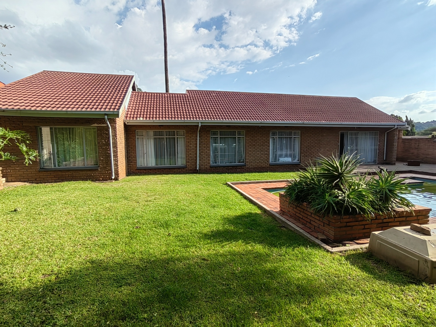 4 Bedroom House For Sale in Kenmare RE/MAX™ of Southern Africa
