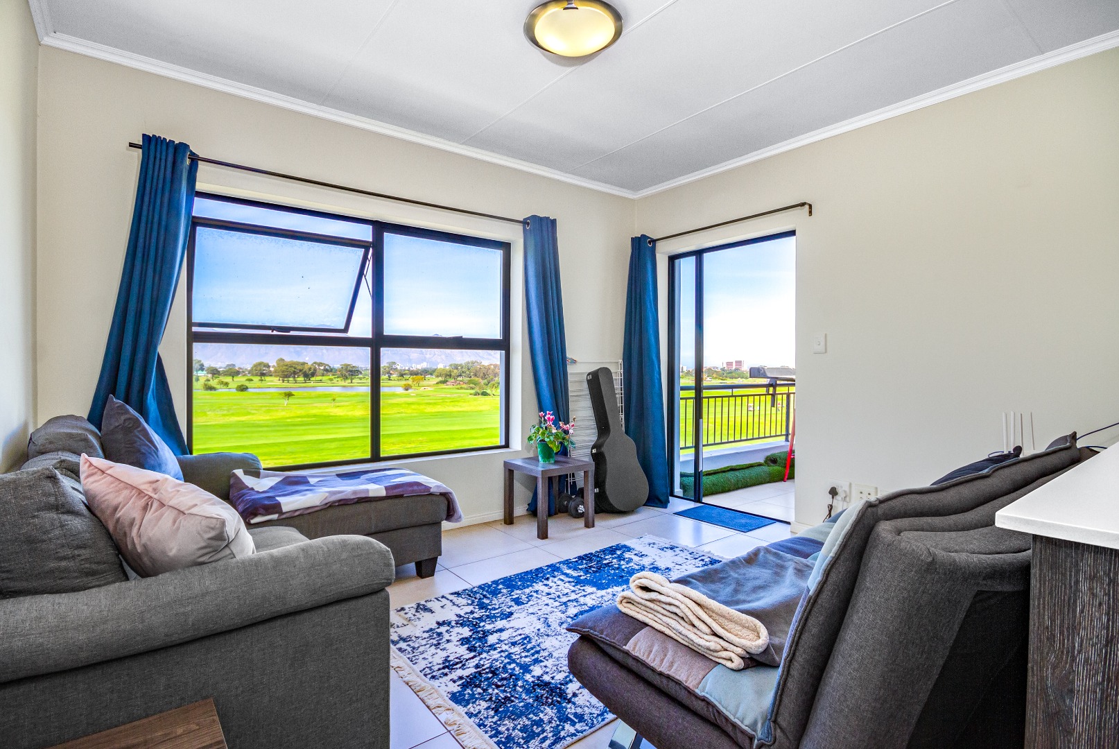 1 Bedroom Apartment / Flat For Sale in De Velde RE/MAX™ of Southern