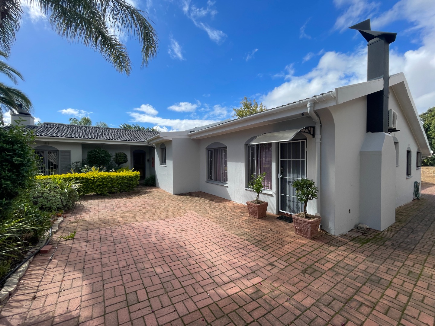 4 Bedroom House For Sale in Panorama RE/MAX™ of Southern Africa