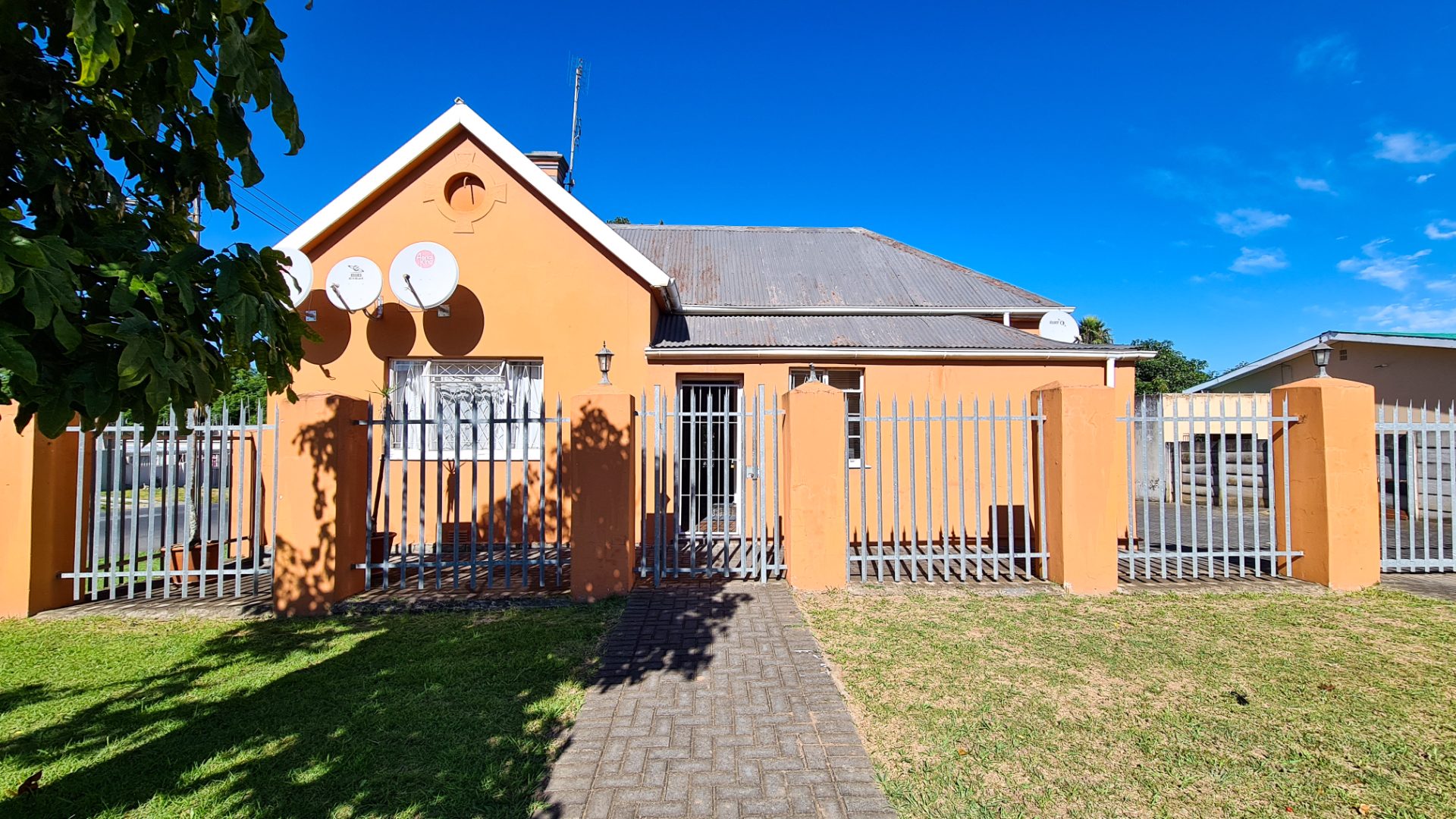 6 Bedroom House For Sale in King Williams Town Central RE/MAX™ of