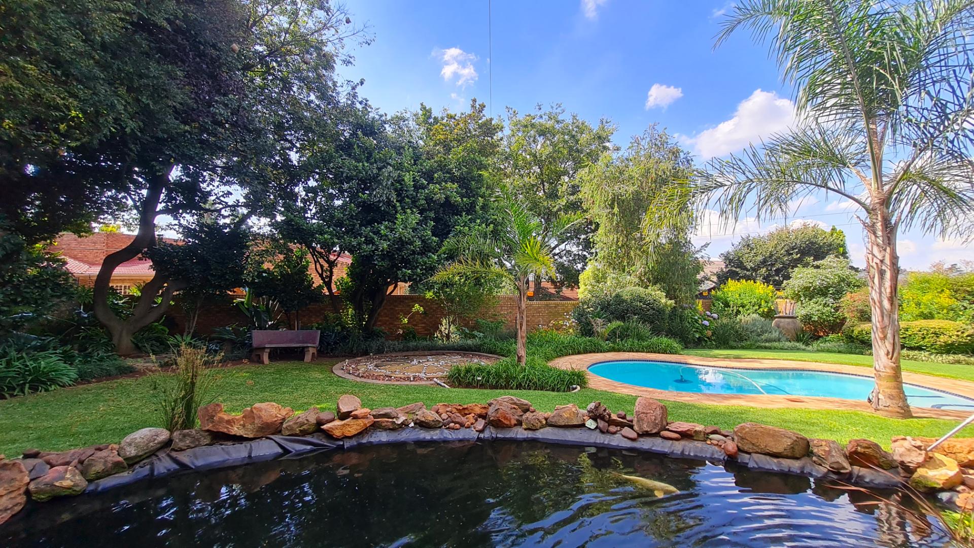 4 Bedroom House For Sale in Overkruin RE/MAX™ of Southern Africa