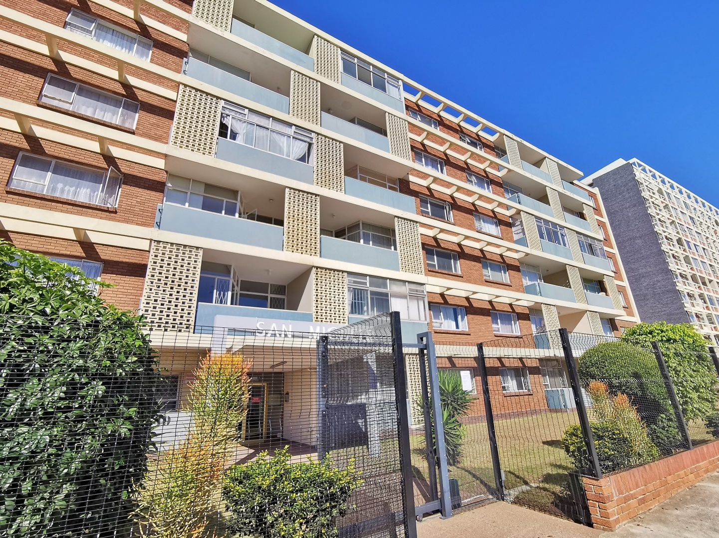 2 Bedroom Apartment / Flat For Sale in St Park RE/MAX™ of