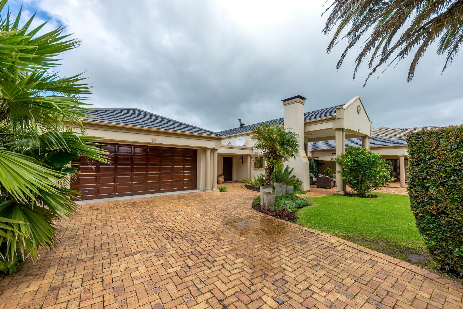 4 Bedroom House For Sale in Heatherlands RE/MAX™ of Southern Africa