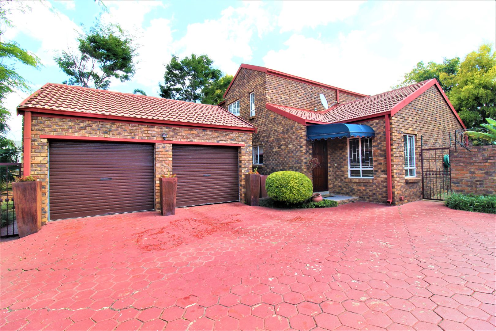 3 Bedroom House For Sale in Moreleta Park RE/MAX™ of Southern Africa