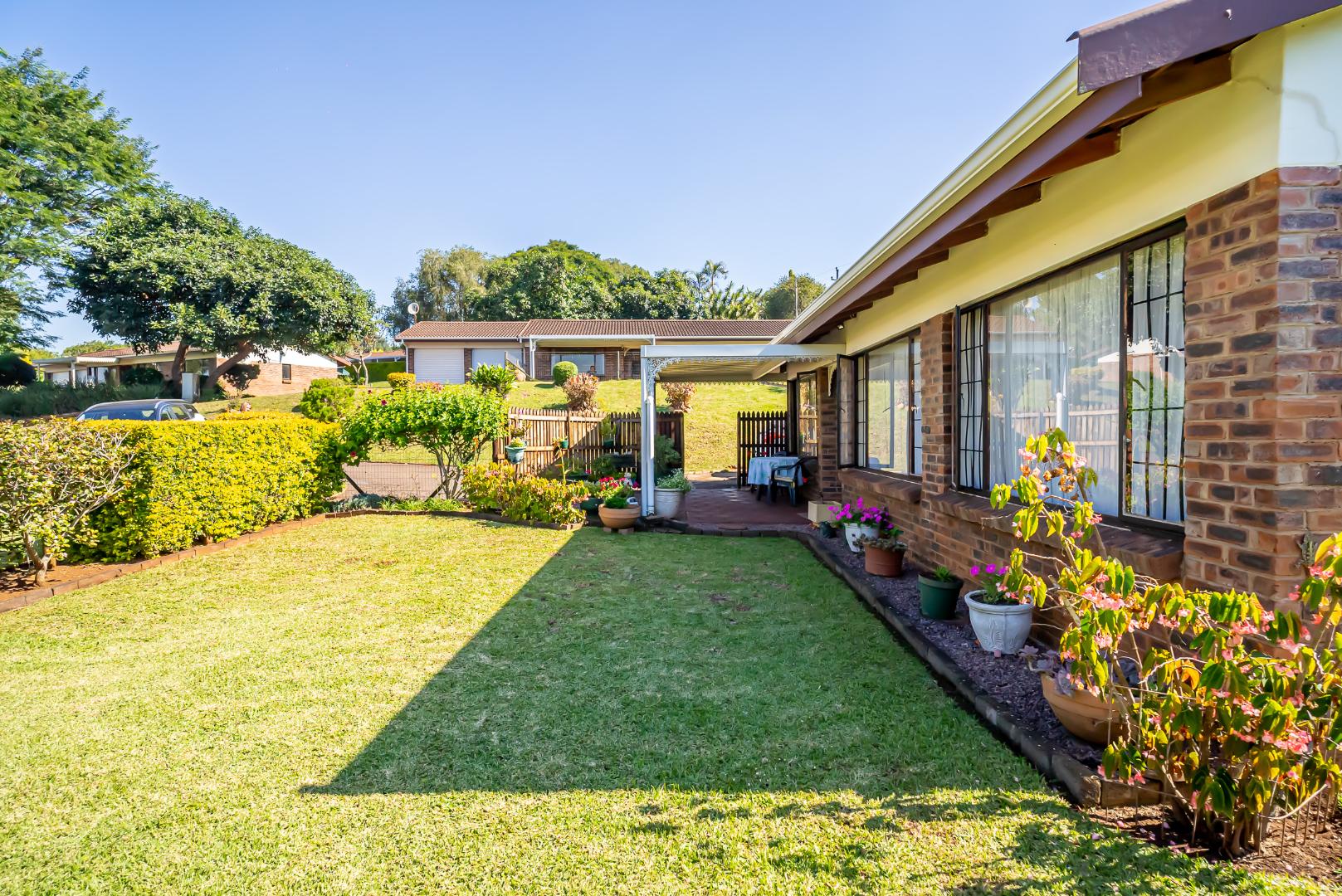 3 Bedroom Townhouse For Sale in Waterfall RE/MAX™ of Southern Africa