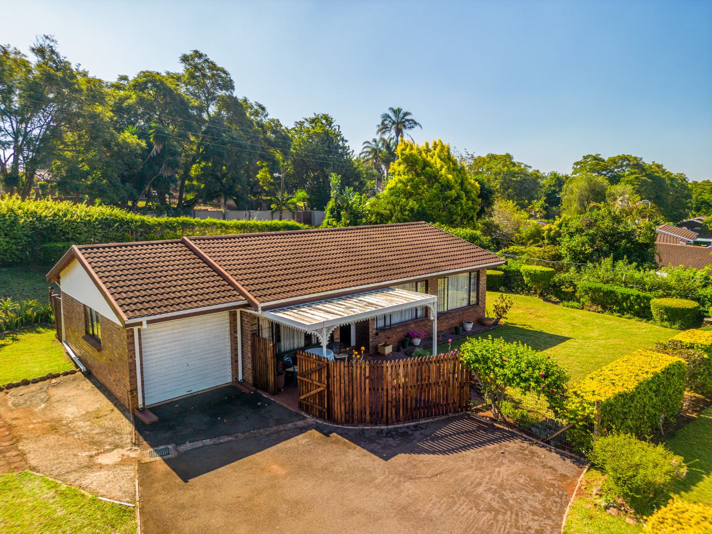 3 Bedroom Townhouse For Sale in Waterfall RE/MAX™ of Southern Africa