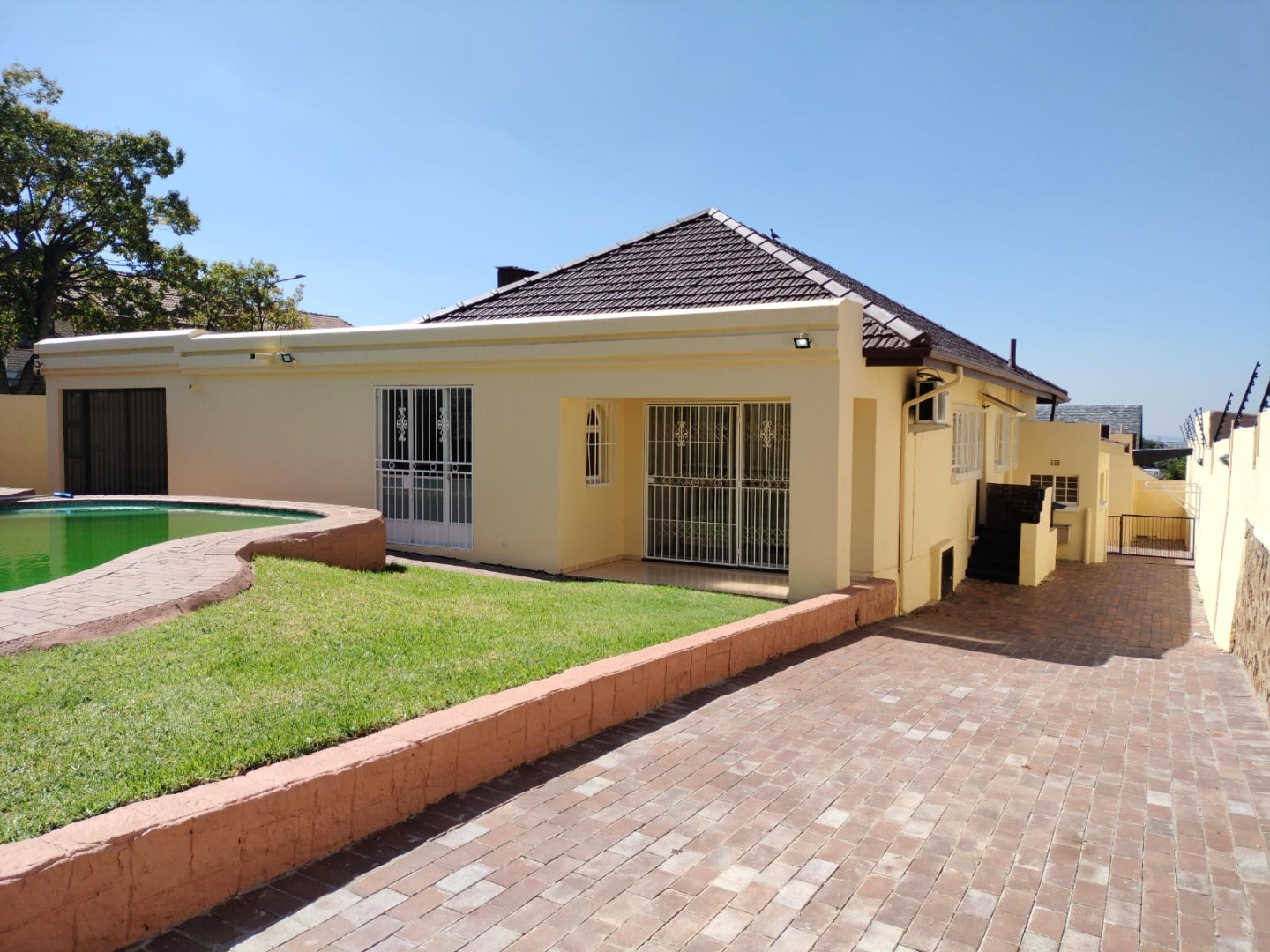 3 Bedroom House For Sale in Linmeyer RE/MAX™ of Southern Africa