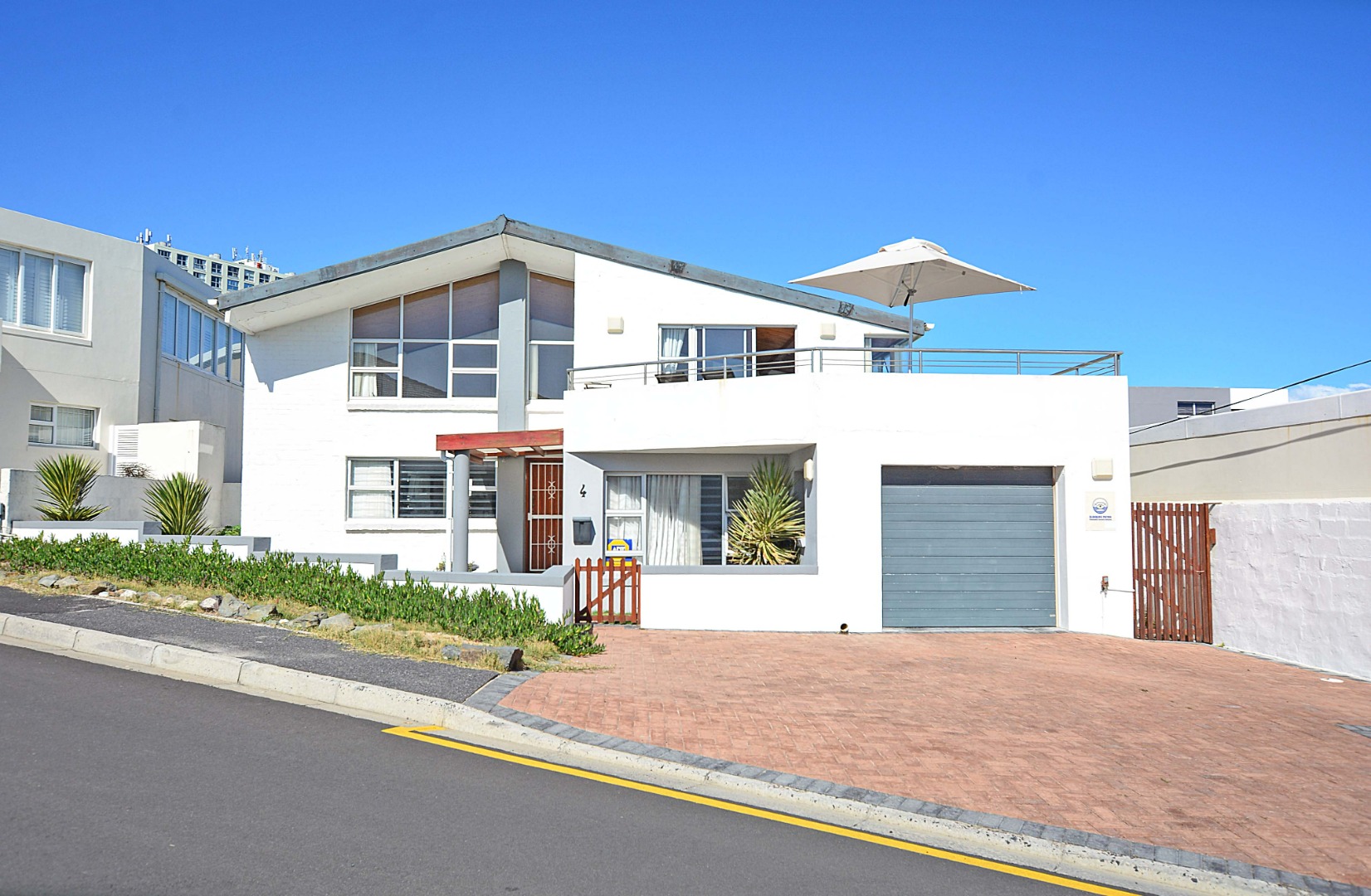 4 Bedroom House For Sale in Bloubergstrand RE/MAX™ of Southern Africa