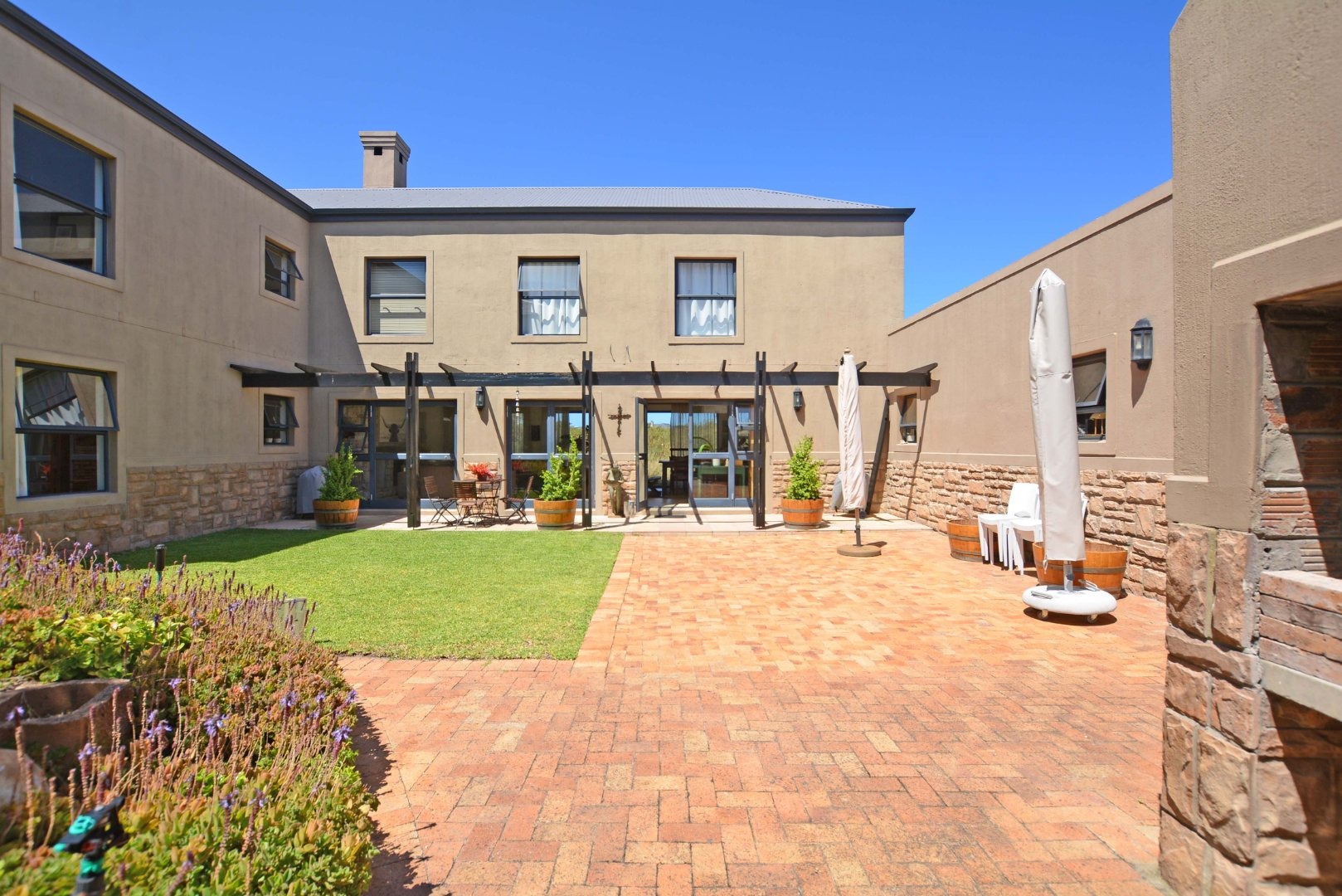 4 Bedroom House For Sale in Atlantic Beach Golf Estate RE/MAX™ of