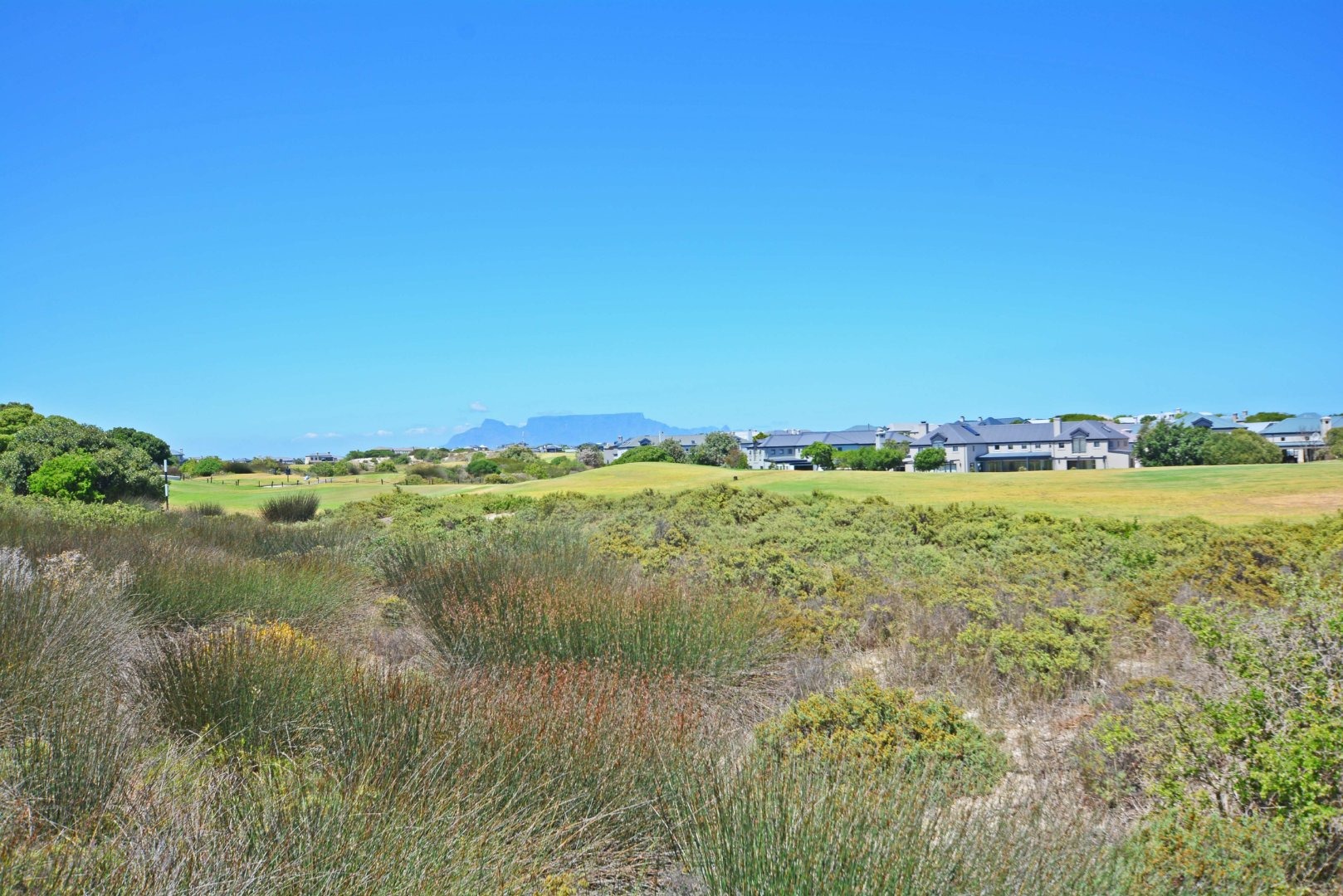 4 Bedroom House For Sale in Atlantic Beach Golf Estate RE/MAX™ of