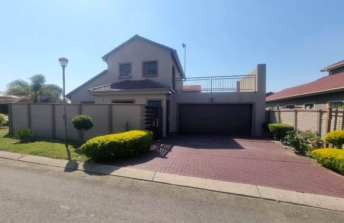 4 Bedroom House For Sale in Waterkloof East RE/MAX™ of Southern Africa