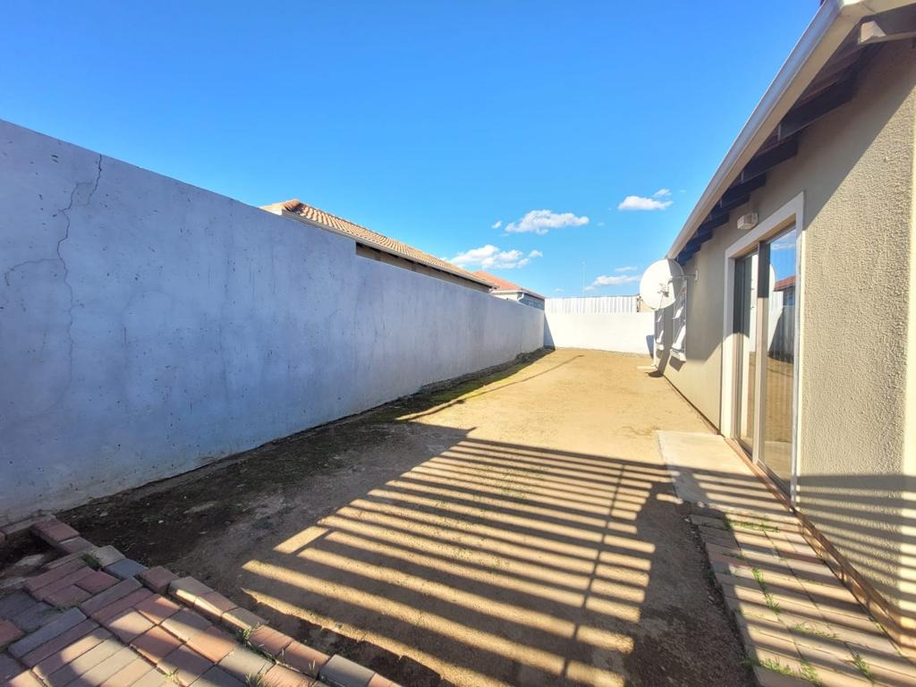 3 Bedroom House For Sale in Alveda RE/MAX™ of Southern Africa