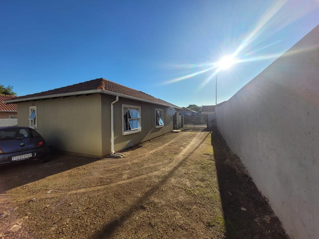 3 Bedroom House For Sale in Alveda RE/MAX™ of Southern Africa
