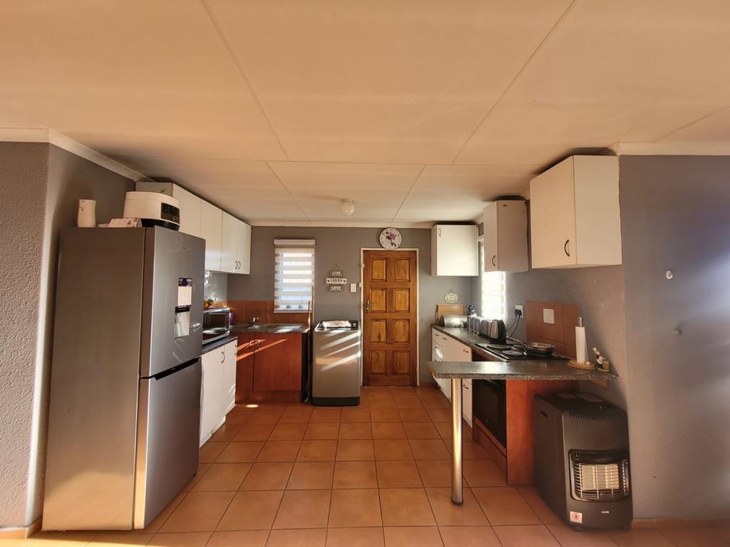 3 Bedroom House For Sale in Alveda RE/MAX™ of Southern Africa