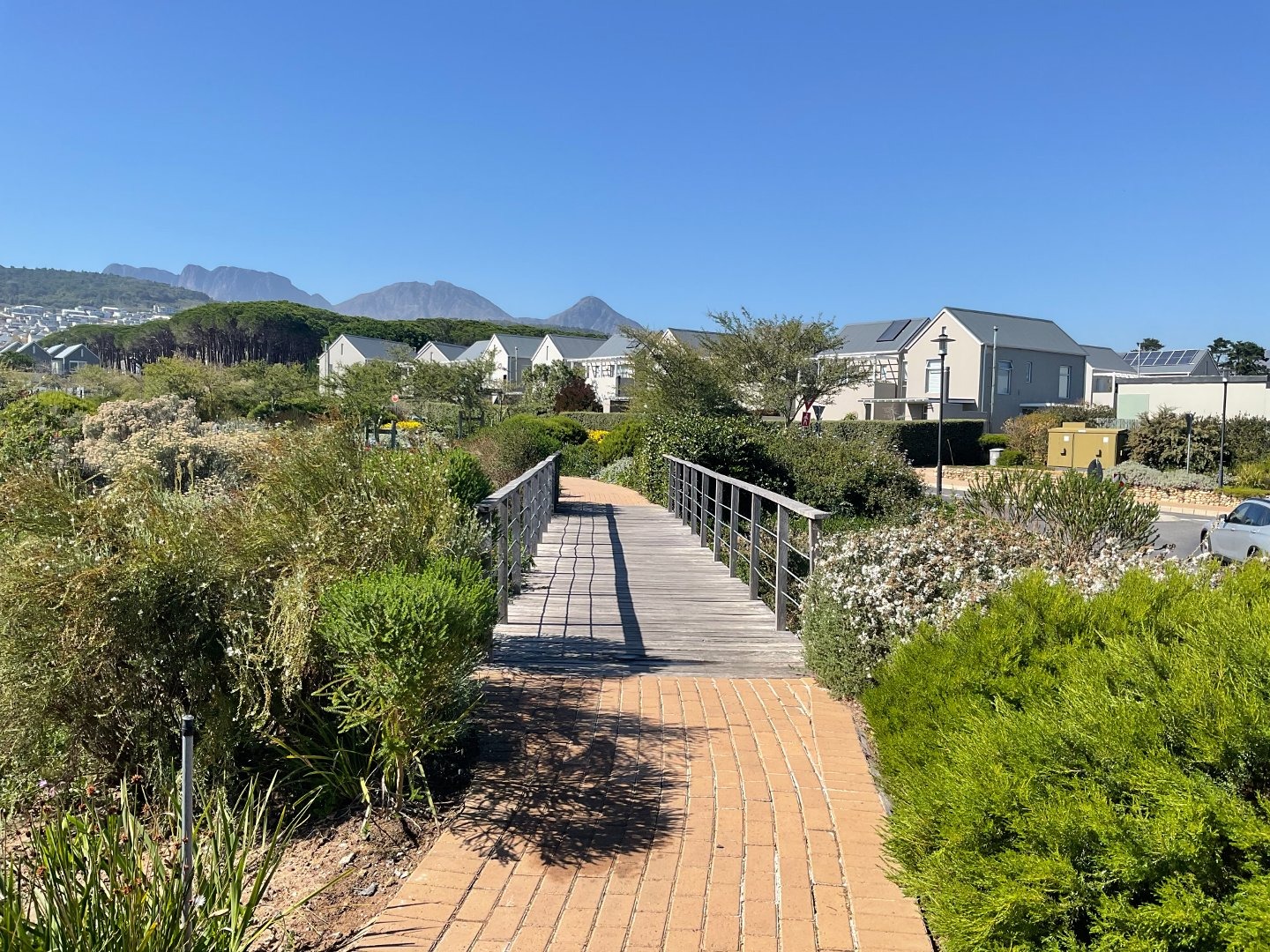 3 Bedroom House For Sale in Somerset Lakes RE/MAX™ of Southern Africa