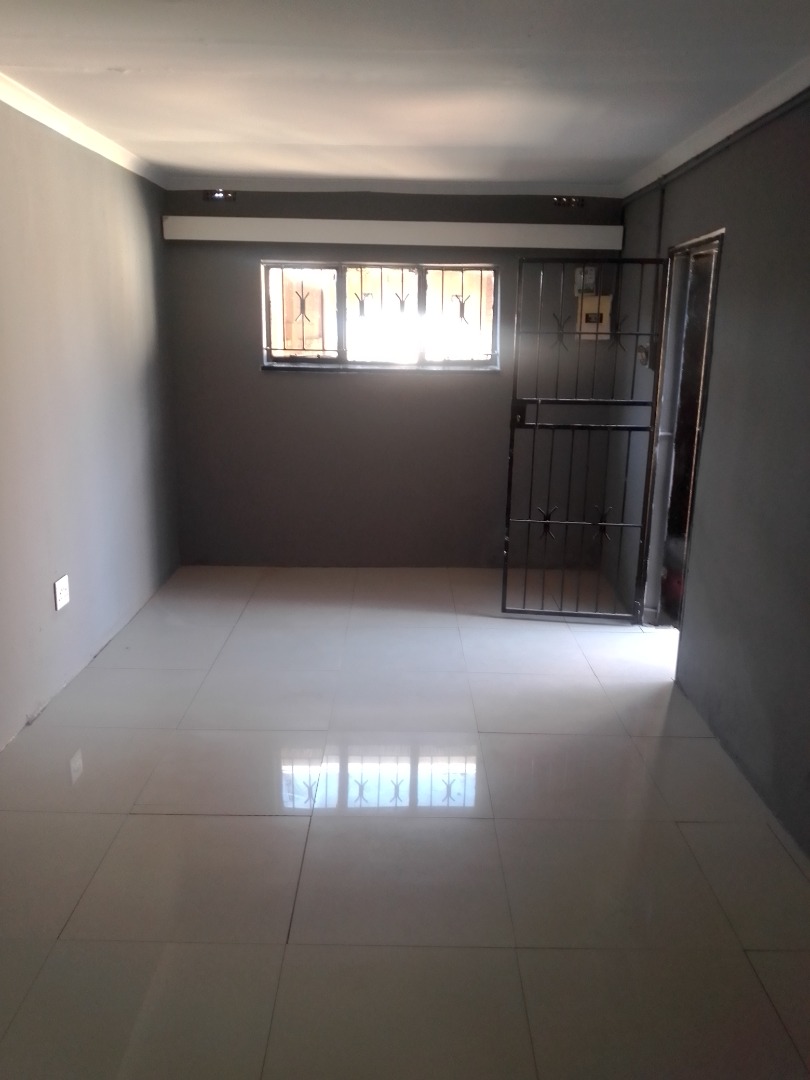 1 Bedroom Apartment / Flat To Rent in Zola RE/MAX™ of Southern Africa