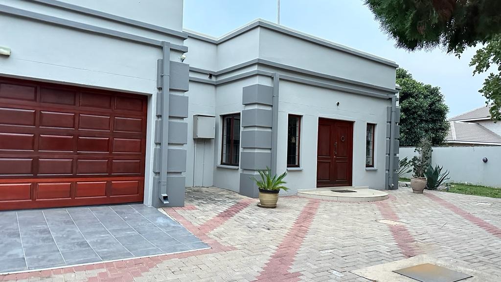 3 Bedroom House For Sale in Phakalane RE/MAX™ of Southern Africa
