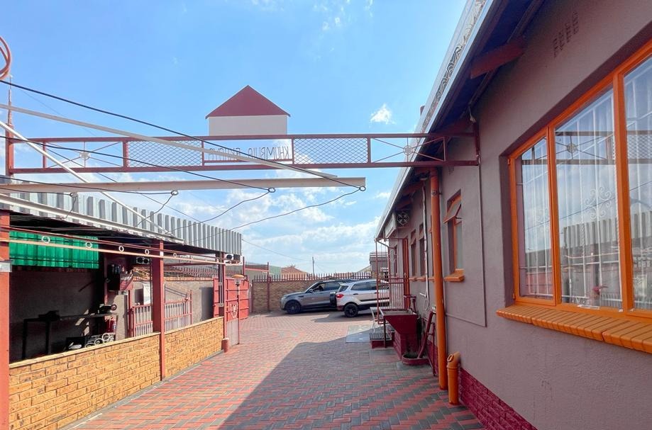 3 Bedroom House For Sale in Eldorado Park RE/MAX™ of Southern Africa