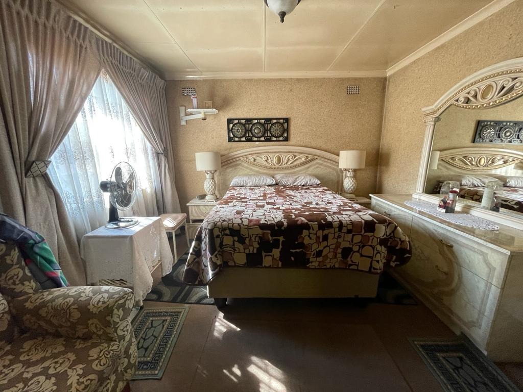 3 Bedroom House For Sale in Eldorado Park RE/MAX™ of Southern Africa