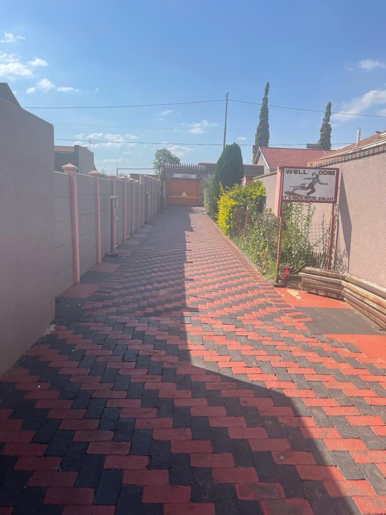 3 Bedroom House For Sale in Eldorado Park RE/MAX™ of Southern Africa